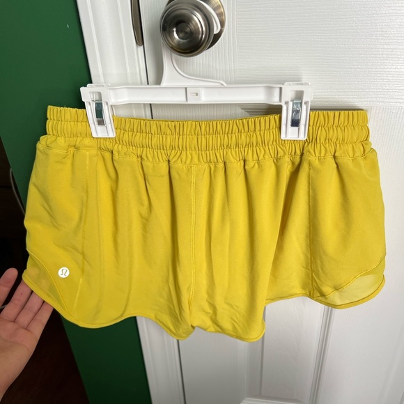 LULULEMON Hotty Hot Short II Soleil in size 12 - Picture 9 of 9
